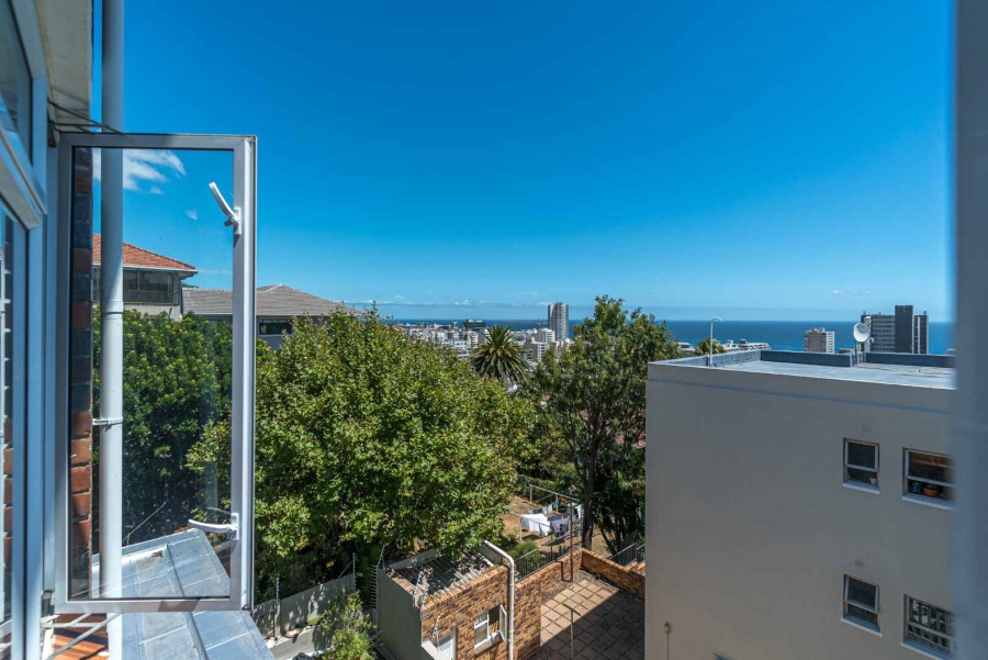 2 Bedroom Property for Sale in Sea Point Western Cape